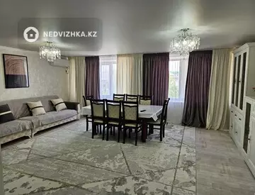 2-комнатная квартира, этаж 3 из 4, 82 м², Посуточно