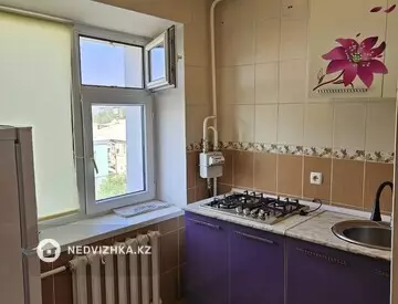 2-комнатная квартира, этаж 4 из 5, 54 м², Посуточно