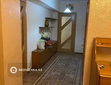 3-комнатная квартира, этаж 4 из 8, 100 м², На длительный срок