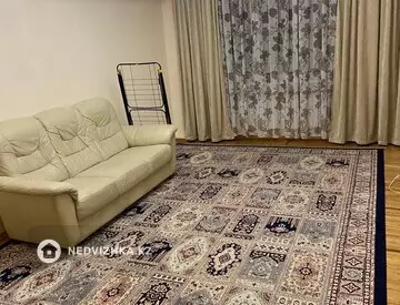 3-комнатная квартира, этаж 4 из 8, 100 м², На длительный срок