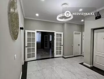 4-комнатная квартира, этаж 2 из 10, 127 м²