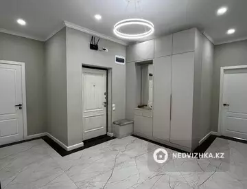 4-комнатная квартира, этаж 2 из 10, 127 м²