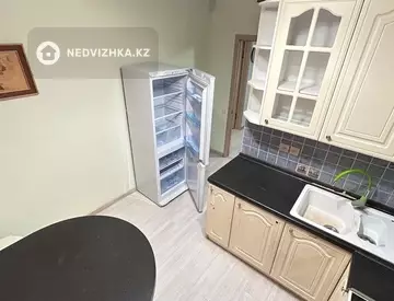 4-комнатная квартира, этаж 1 из 5, 85 м², На длительный срок