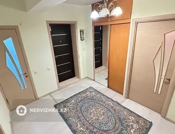 4-комнатная квартира, этаж 1 из 5, 85 м², На длительный срок