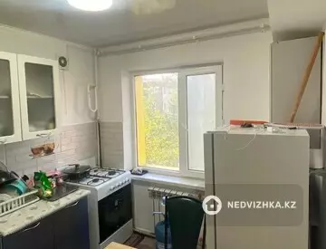 4-комнатная квартира, этаж 4 из 5, 58 м²