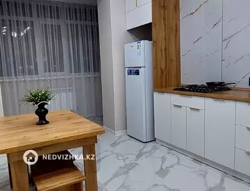 1-комнатная квартира, этаж 4 из 5, 50 м², Посуточно