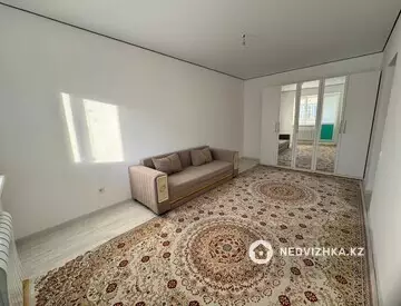 1-комнатная квартира, этаж 4 из 5, 40 м², На длительный срок