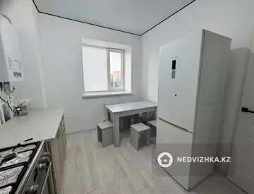 1-комнатная квартира, этаж 4 из 5, 40 м², На длительный срок