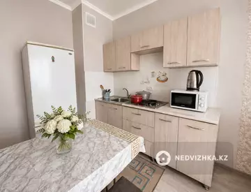 2-комнатная квартира, этаж 2 из 12, 47 м², Посуточно