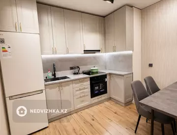 2-комнатная квартира, этаж 6 из 12, 56 м², Посуточно