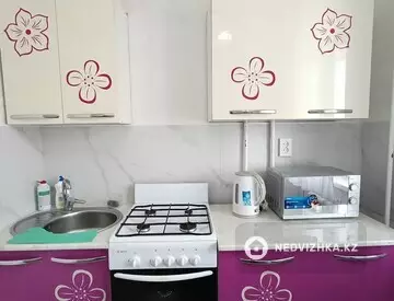 4-комнатная квартира, этаж 2 из 5, 38 м², Посуточно