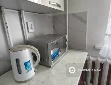 4-комнатная квартира, этаж 2 из 5, 38 м², Посуточно