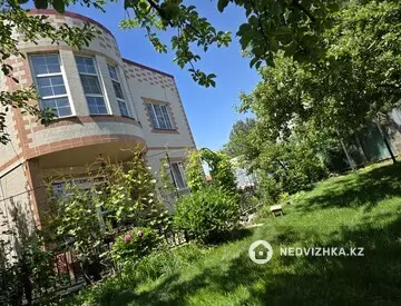 5-комнатный дом, 6 соток, 282 м²