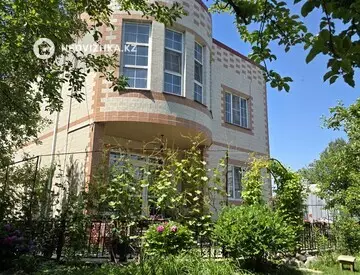 5-комнатный дом, 6 соток, 282 м²