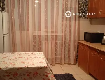 1-комнатная квартира, этаж 4 из 12, 40 м², Посуточно