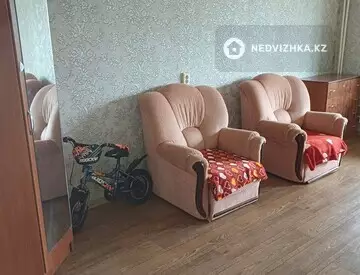 2-комнатная квартира, этаж 4 из 9, 54 м², Посуточно