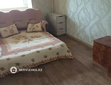 2-комнатная квартира, этаж 4 из 9, 54 м², Посуточно