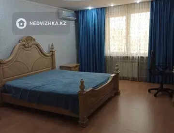 3-комнатная квартира, этаж 8 из 8, 130 м², На длительный срок