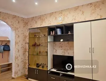 2-комнатная квартира, этаж 1 из 4, 45 м², На длительный срок