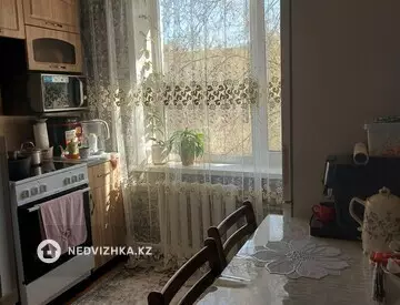 1-комнатная квартира, этаж 3 из 5, 37 м², На длительный срок