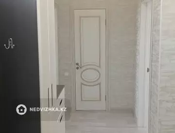 2-комнатная квартира, этаж 8 из 8, 76 м²