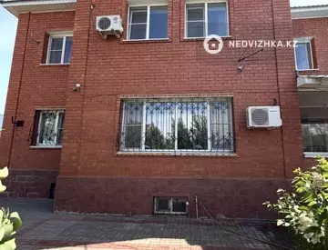 7-комнатный дом, 10 соток, 450 м²
