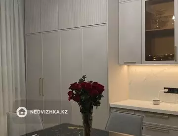 4-комнатная квартира, этаж 5 из 10, 145 м²