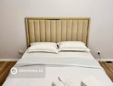 1-комнатная квартира, этаж 11 из 12, 40 м², Посуточно