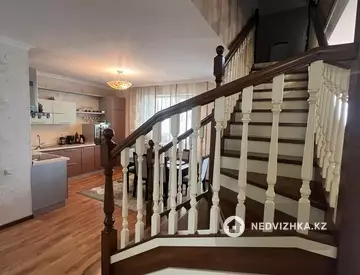 4-комнатная квартира, этаж 18 из 18, 200 м²
