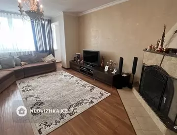 4-комнатная квартира, этаж 18 из 18, 200 м²