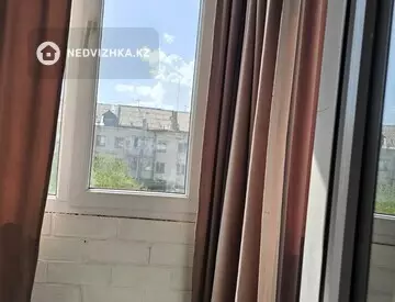 1-комнатная квартира, этаж 4 из 5, 48 м², На длительный срок