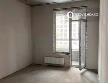 4-комнатная квартира, этаж 2 из 12, 104 м²