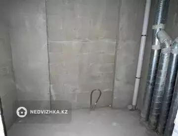 4-комнатная квартира, этаж 2 из 12, 104 м²
