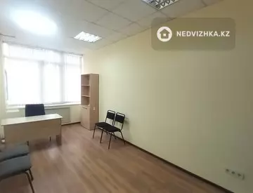 Офис, этаж 3 из 4, В бизнес-центре, 18 м²