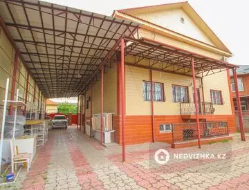 7-комнатный дом, 10 соток, 450 м²