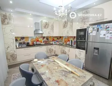 5-комнатный дом, 1.5 соток, 200 м²