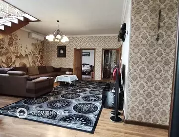 5-комнатный дом, 6.6 соток, 210 м²