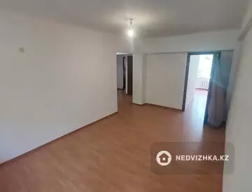 4-комнатная квартира, этаж 3 из 5, 83 м²