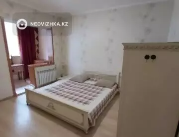 4-комнатная квартира, этаж 2 из 9, 100 м², На длительный срок