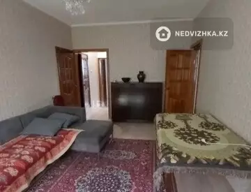 4-комнатная квартира, этаж 2 из 9, 100 м², На длительный срок