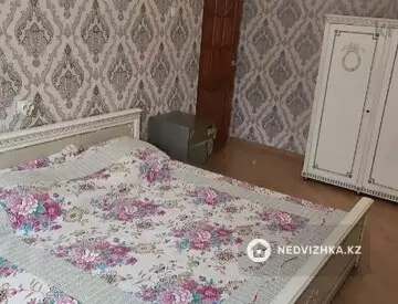 4-комнатная квартира, этаж 2 из 9, 100 м², На длительный срок