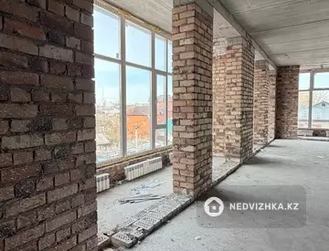 4-комнатная квартира, этаж 5 из 7, 168 м²