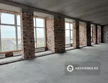 4-комнатная квартира, этаж 2 из 7, 199 м²
