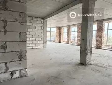 4-комнатная квартира, этаж 2 из 7, 199 м²