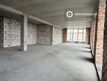 4-комнатная квартира, этаж 2 из 7, 199 м²