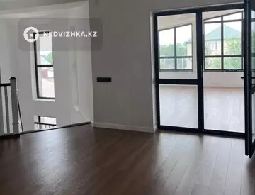 9-комнатный дом, 8 соток, 500 м²
