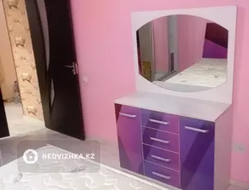 2-комнатная квартира, этаж 4 из 5, 52 м², На длительный срок