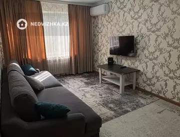 4-комнатная квартира, этаж 4 из 5, 74 м²