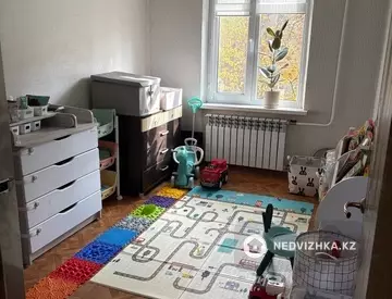 4-комнатная квартира, этаж 4 из 5, 74 м²
