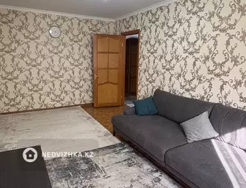 4-комнатная квартира, этаж 4 из 5, 74 м²